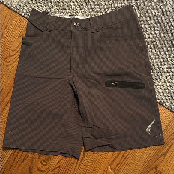 lululemon athletica Men's Dark Gray Cargo Shorts - Picture 1 of 4
